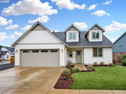 833 Hawk Dr, Silverton, OR 97381