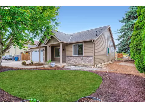 1080 Sage St, Silverton, OR 97381