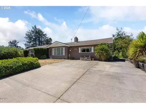 1011 NE Benton St, Newport, OR 97365