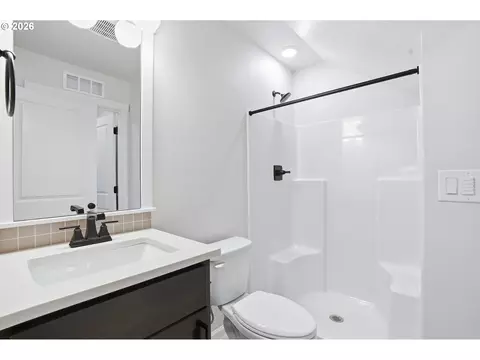 Bath - 4668 SE 2nd St, Gresham, OR 97080 photo 1 of 6