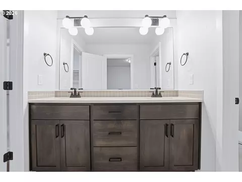 Bath - 4668 SE 2nd St, Gresham, OR 97080 photo 3 of 6