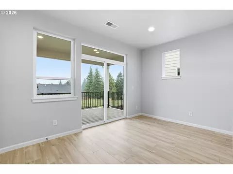 Living - 4668 SE 2nd St, Gresham, OR 97080 photo 4 of 8