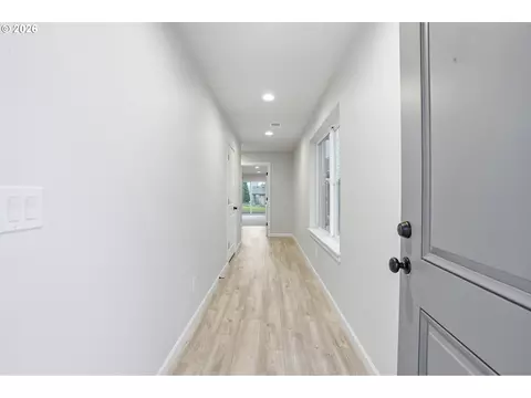 Entry Way - 4668 SE 2nd St, Gresham, OR 97080 photo 1 of 3