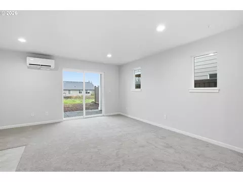 Living - 4668 SE 2nd St, Gresham, OR 97080 photo 2 of 8