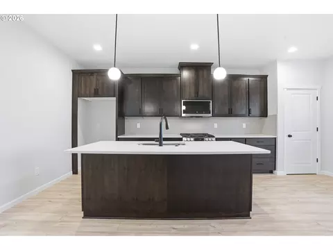 Kitchen - 4668 SE 2nd St, Gresham, OR 97080 photo 2 of 5