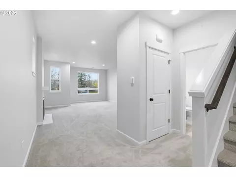 Entry Way - 4668 SE 2nd St, Gresham, OR 97080 photo 3 of 3