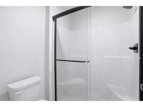 Bath - 4668 SE 2nd St, Gresham, OR 97080 photo 5 of 6