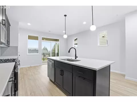 Kitchen - 4668 SE 2nd St, Gresham, OR 97080 photo 5 of 5