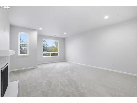 Living - 4668 SE 2nd St, Gresham, OR 97080 photo 6 of 8