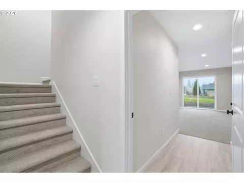 Entry Way - 4668 SE 2nd St, Gresham, OR 97080 photo 2 of 3