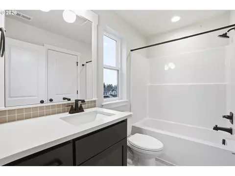 Bath - 4668 SE 2nd St, Gresham, OR 97080 photo 6 of 6