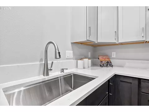 Kitchen - 2477 NW 1st Dr, Gresham, OR 97030 photo 5 of 5