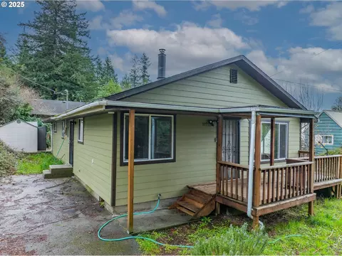 1095 E 2nd St, Coquille, OR 97423