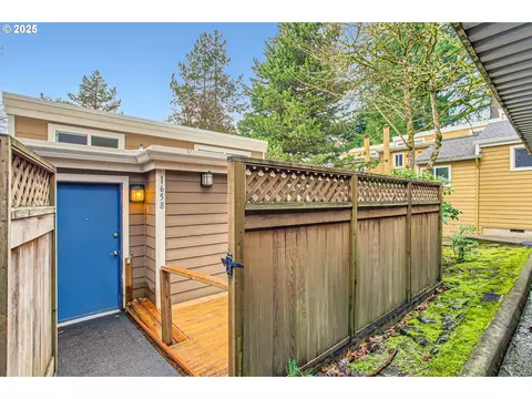 1658 Village Park Pl, West Linn, OR 97068