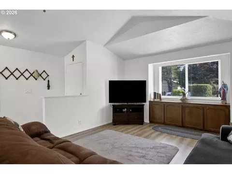 Living - 2019 40th St, Florence, OR 97439 photo 3 of 3