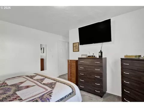 Bedroom - 2019 40th St, Florence, OR 97439 photo 2 of 6