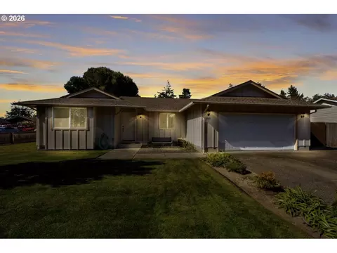 2019 40th St, Florence, OR 97439