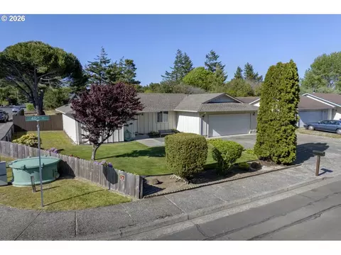 View/Area - 2019 40th St, Florence, OR 97439 photo 1 of 5