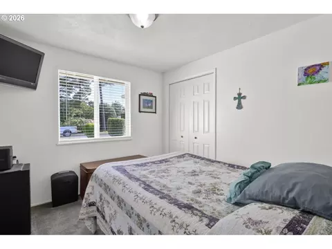 Bedroom - 2019 40th St, Florence, OR 97439 photo 4 of 6