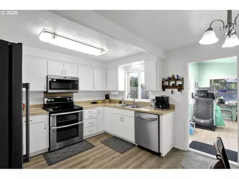 Kitchen - 2019 40th St, Florence, OR 97439 photo 1 of 4
