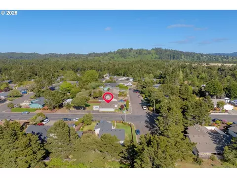 View/Area - 2019 40th St, Florence, OR 97439 photo 3 of 5