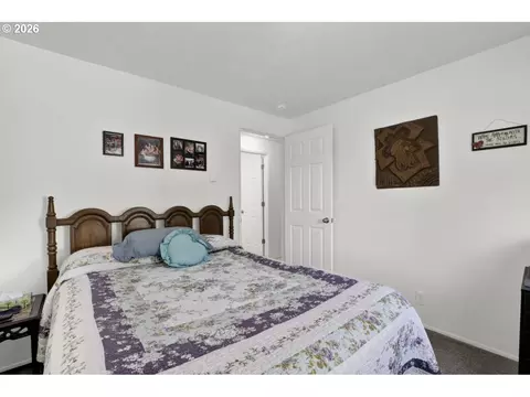 Bedroom - 2019 40th St, Florence, OR 97439 photo 5 of 6