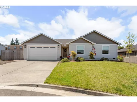 395 Brady Ln, Roseburg, OR 97471