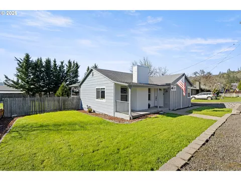 158 NE Garrecht St, Roseburg, OR 97470
