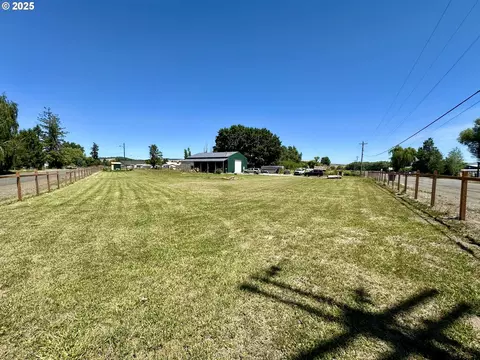 416 4th St, Summerville, OR 97876