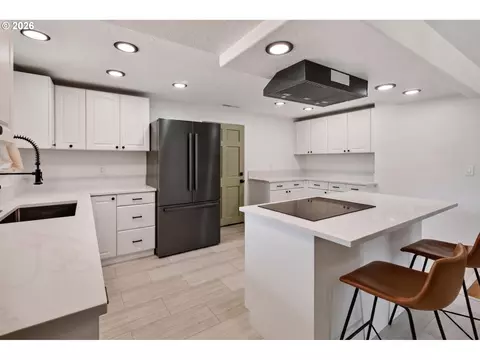 Kitchen - 1696 Larkspur Loop, Eugene, OR 97401 photo 3 of 4