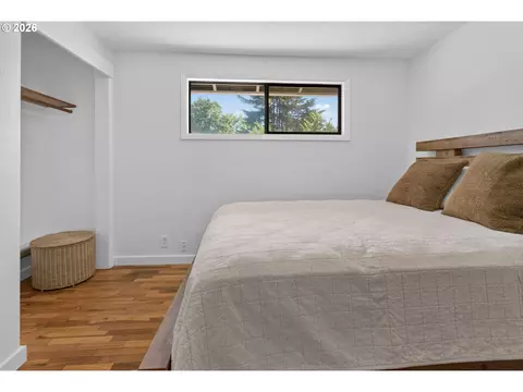 Bedroom - 1696 Larkspur Loop, Eugene, OR 97401 photo 9 of 10
