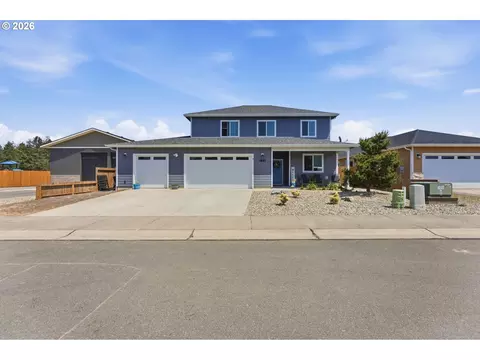 1857 Cabezon Ct, North Bend, OR 97459