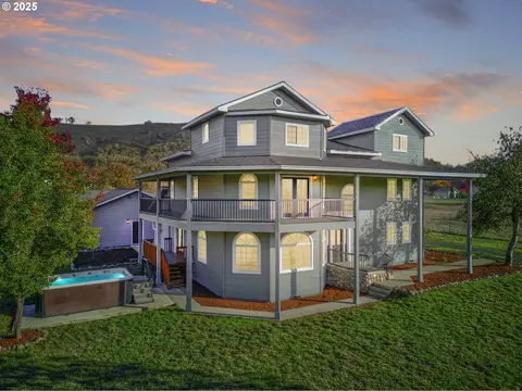 1381 Echo Dr, Roseburg, OR 97470