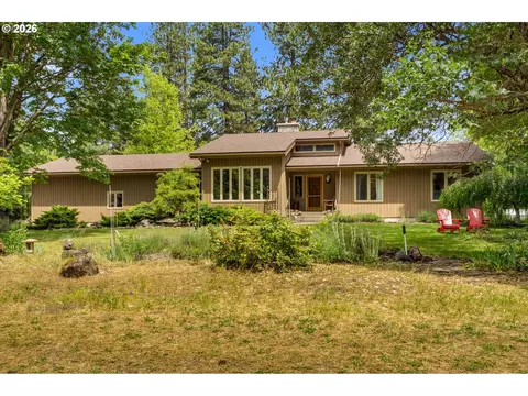 610 Sunnyside Rd, Trout Lake, WA 98650