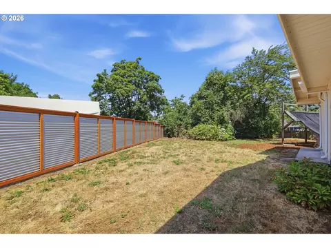 Exterior - 1995 Smithoak St, Eugene, OR 97404 photo 9 of 15