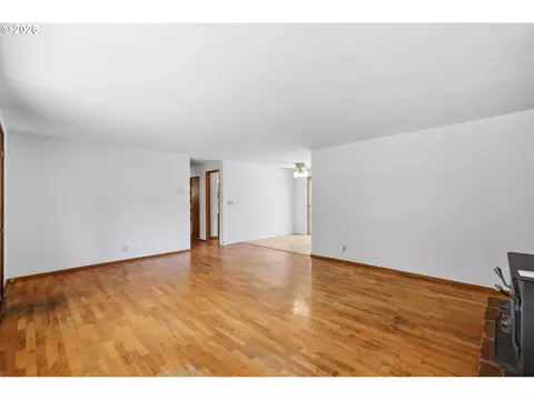 Living - 1995 Smithoak St, Eugene, OR 97404 photo 3 of 5