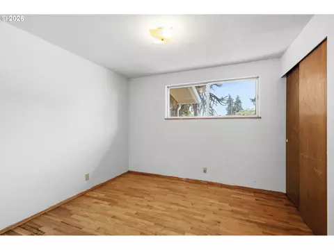 Bedroom - 1995 Smithoak St, Eugene, OR 97404 photo 2 of 5