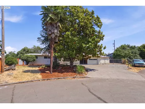 Exterior - 1995 Smithoak St, Eugene, OR 97404 photo 14 of 15