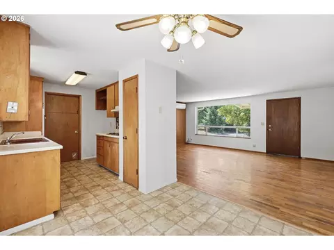 Living - 1995 Smithoak St, Eugene, OR 97404 photo 5 of 5