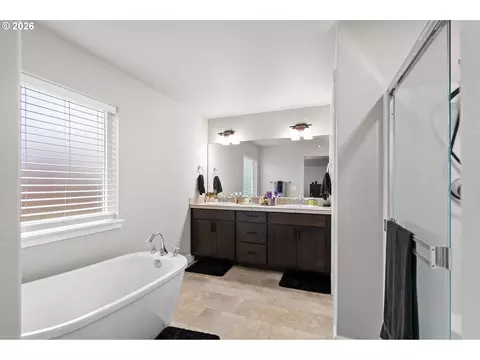 Bath - 503 E Heather Ave, Hermiston, OR 97838 photo 3 of 4