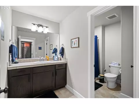 Bath - 503 E Heather Ave, Hermiston, OR 97838 photo 1 of 4