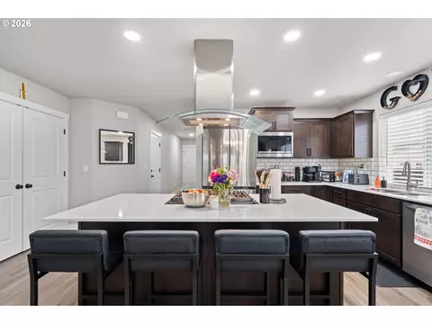 Kitchen - 503 E Heather Ave, Hermiston, OR 97838 photo 6 of 7