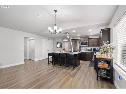 Kitchen - 503 E Heather Ave, Hermiston, OR 97838 photo 1 of 7