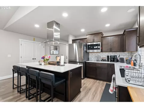 Kitchen - 503 E Heather Ave, Hermiston, OR 97838 photo 4 of 7
