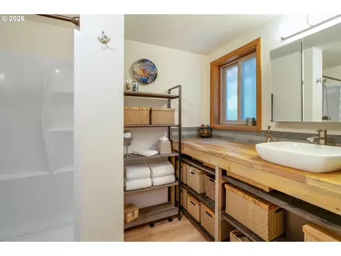Bath - 21115 SE Langensand Rd, Sandy, OR 97055 photo 5 of 5