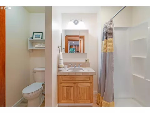 Bath - 21115 SE Langensand Rd, Sandy, OR 97055 photo 3 of 5