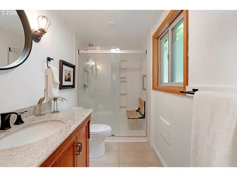Bath - 21115 SE Langensand Rd, Sandy, OR 97055 photo 2 of 5