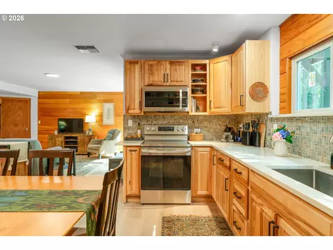 Kitchen - 21115 SE Langensand Rd, Sandy, OR 97055 photo 6 of 6