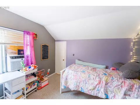 Bedroom - 610 Exeter St, Gladstone, OR 97027 photo 1 of 7