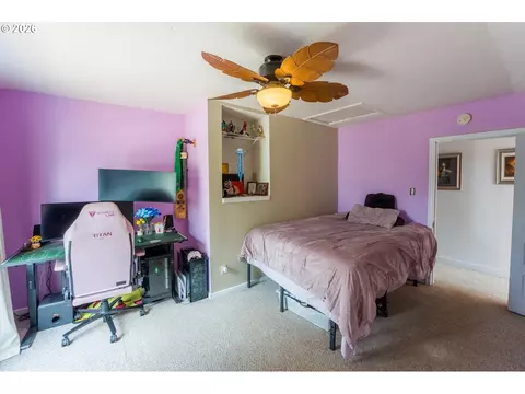 Bedroom - 610 Exeter St, Gladstone, OR 97027 photo 3 of 7